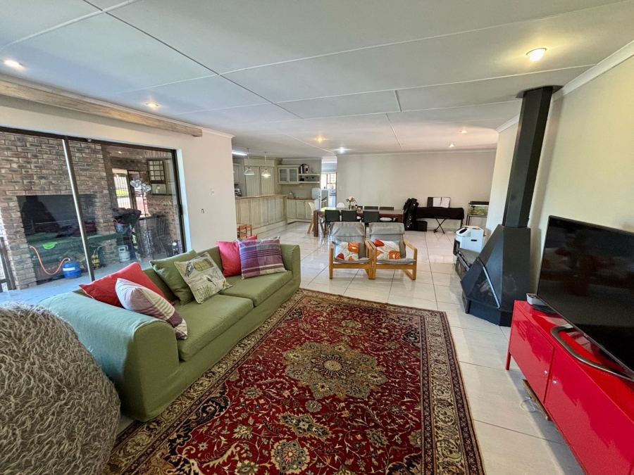 5 Bedroom Property for Sale in Denver Park Western Cape